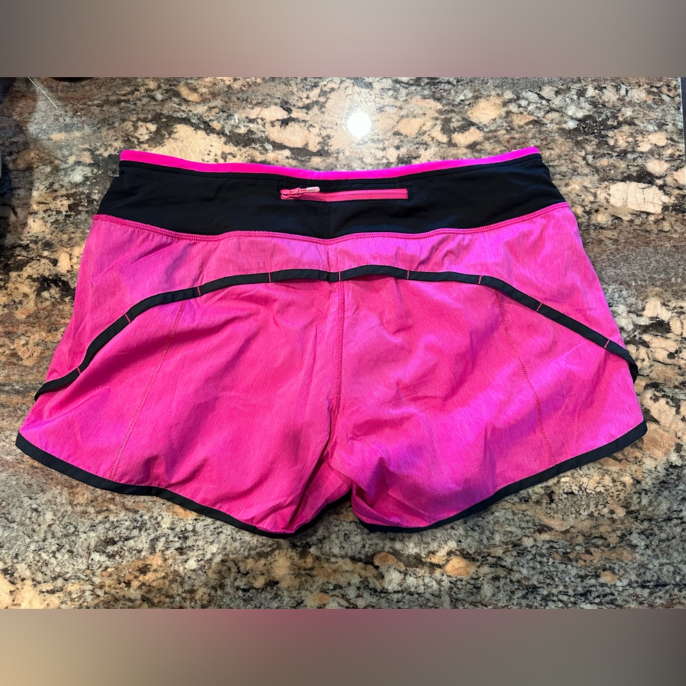Lululemon shorts size 8 - Picture 2 of 3